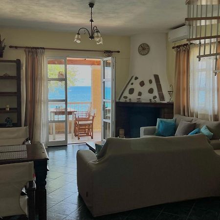 Kohyli Beachfront House Agia Pelagia Chlomou Exterior photo