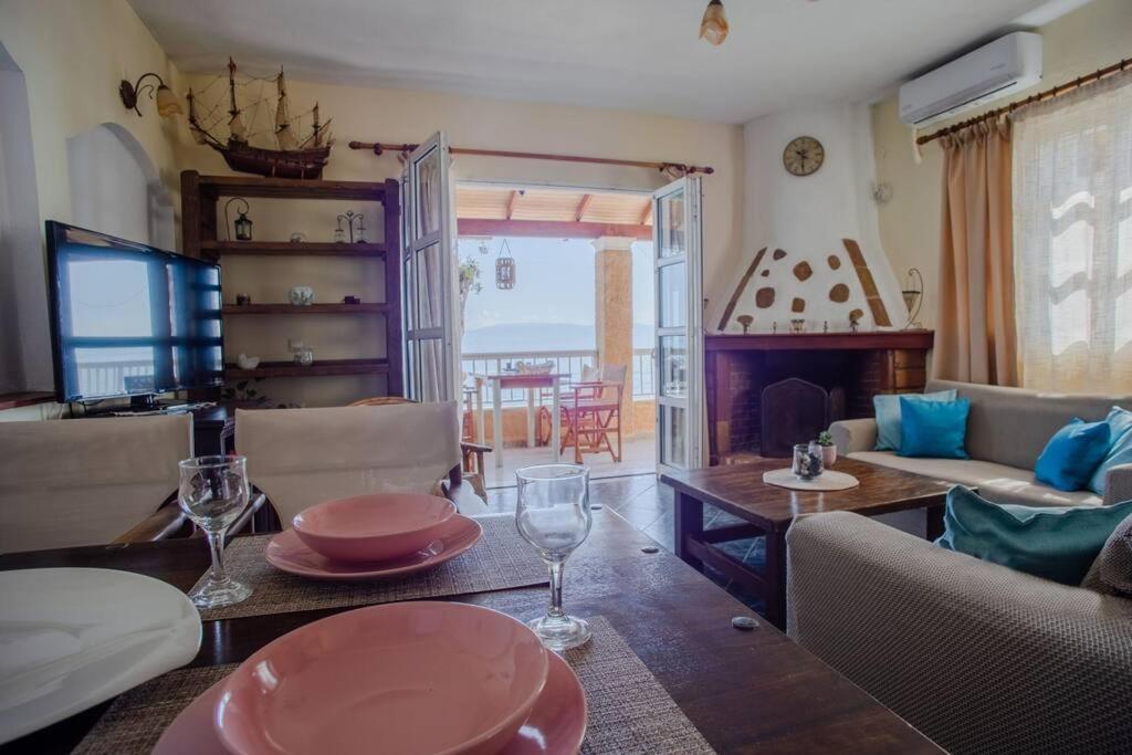 Kohyli Beachfront House Agia Pelagia Chlomou Exterior photo