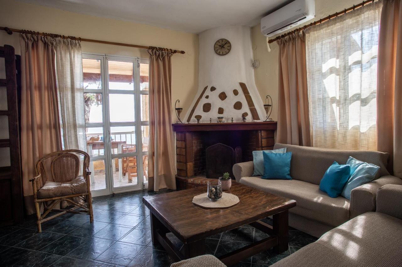 Kohyli Beachfront House Agia Pelagia Chlomou Exterior photo
