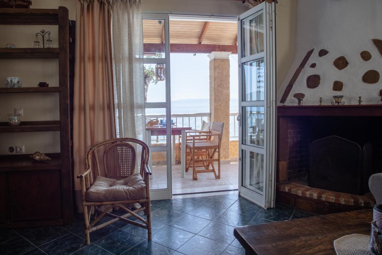 Kohyli Beachfront House Agia Pelagia Chlomou Exterior photo
