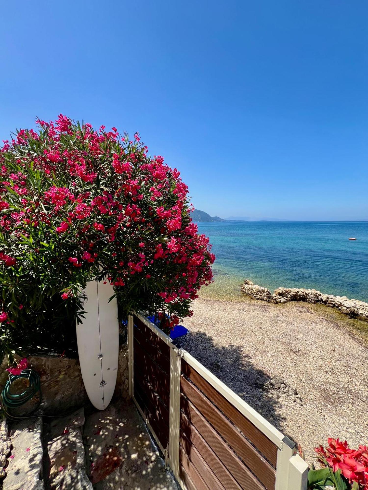 Kohyli Beachfront House Agia Pelagia Chlomou Exterior photo